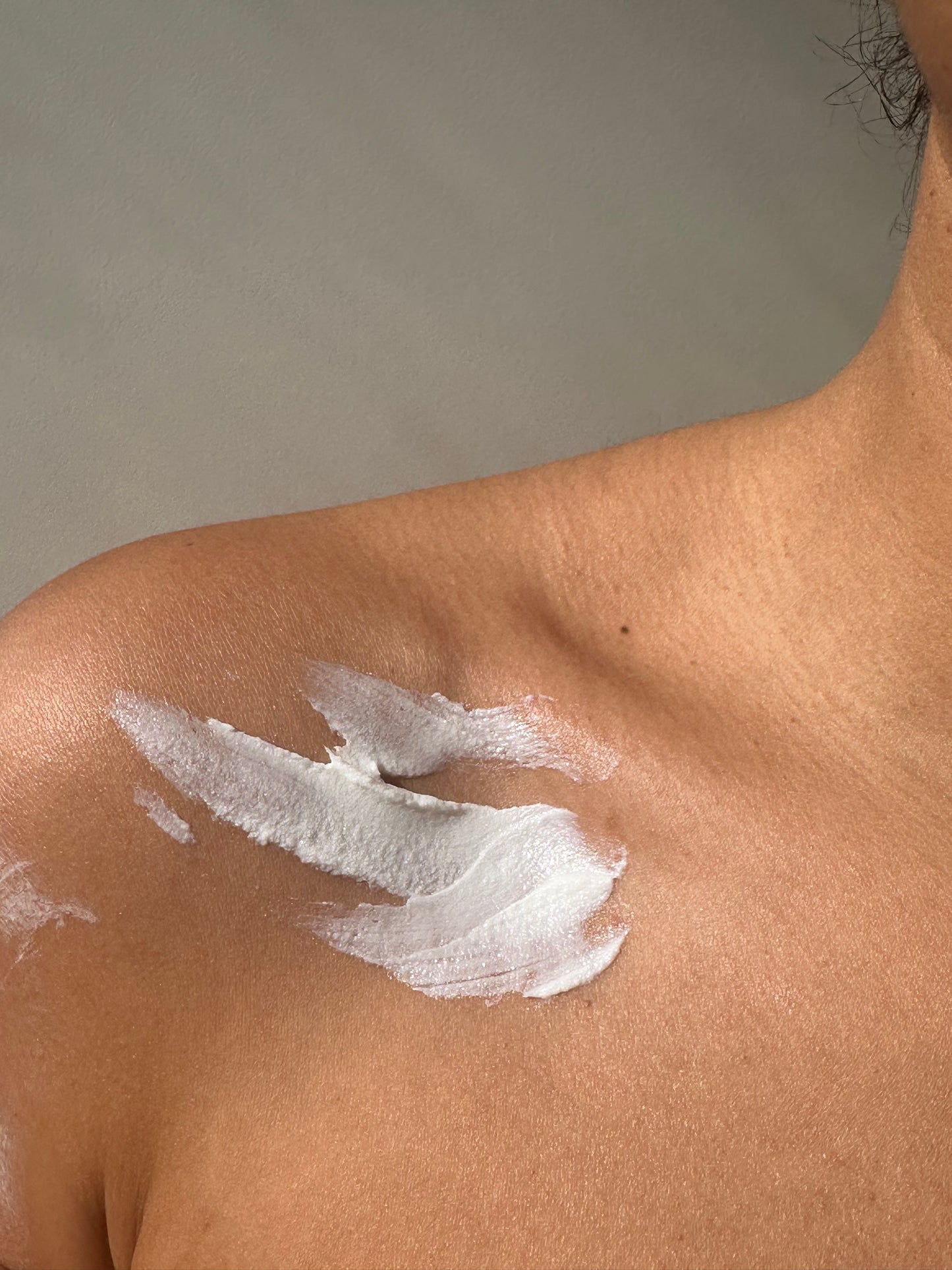 IHANA - Moisturizing Body Lotion